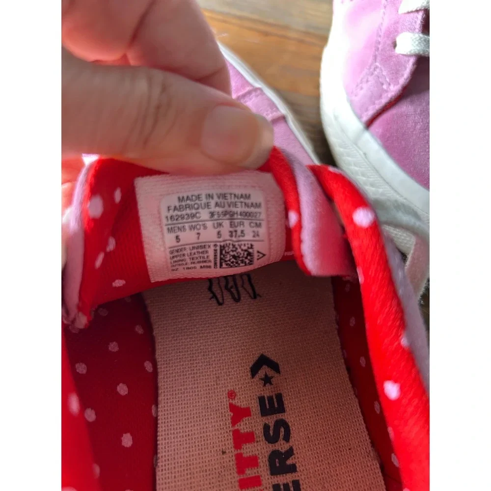 Converse One Star‎ x Hello Kitty Pink Sneakers Womens Size 7 Low Top Shoes - Picture 8 of 9